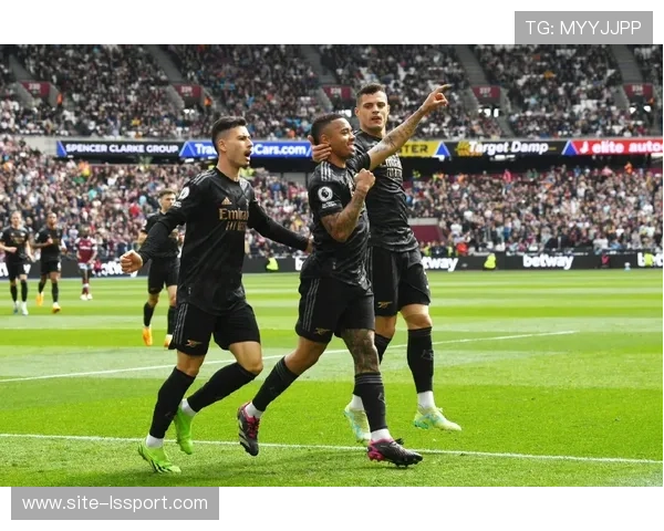 英超赛场冲突频发 足球流氓问题再度引发社会关注